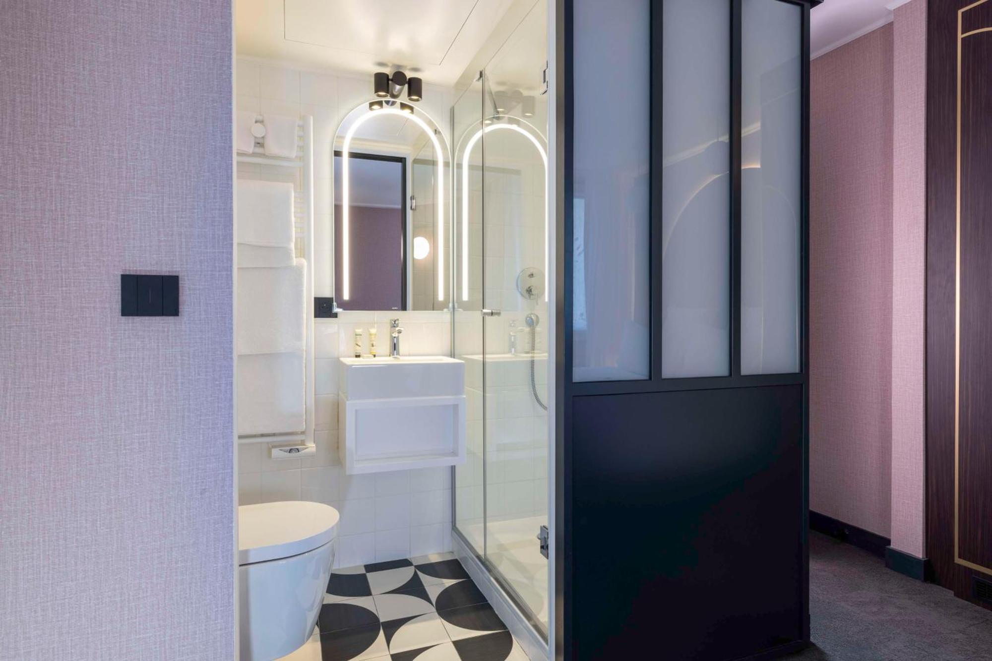 Western Bretagne Montparnasse Hotel 4*